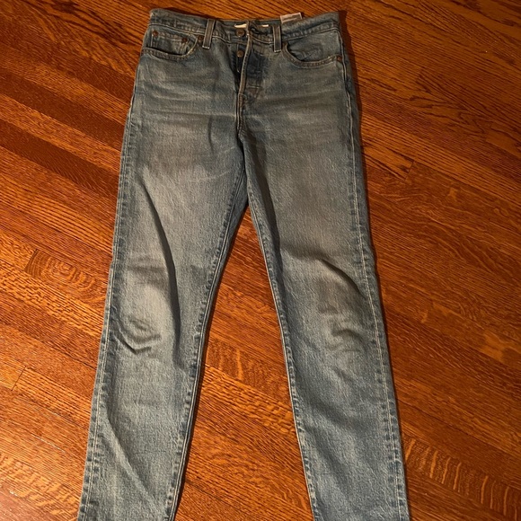 Levi wedgie fit jeans- size 26 - Picture 1 of 3